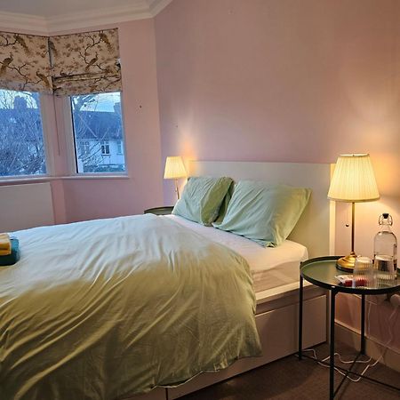 Brentford House Bed and Breakfast Exteriör bild